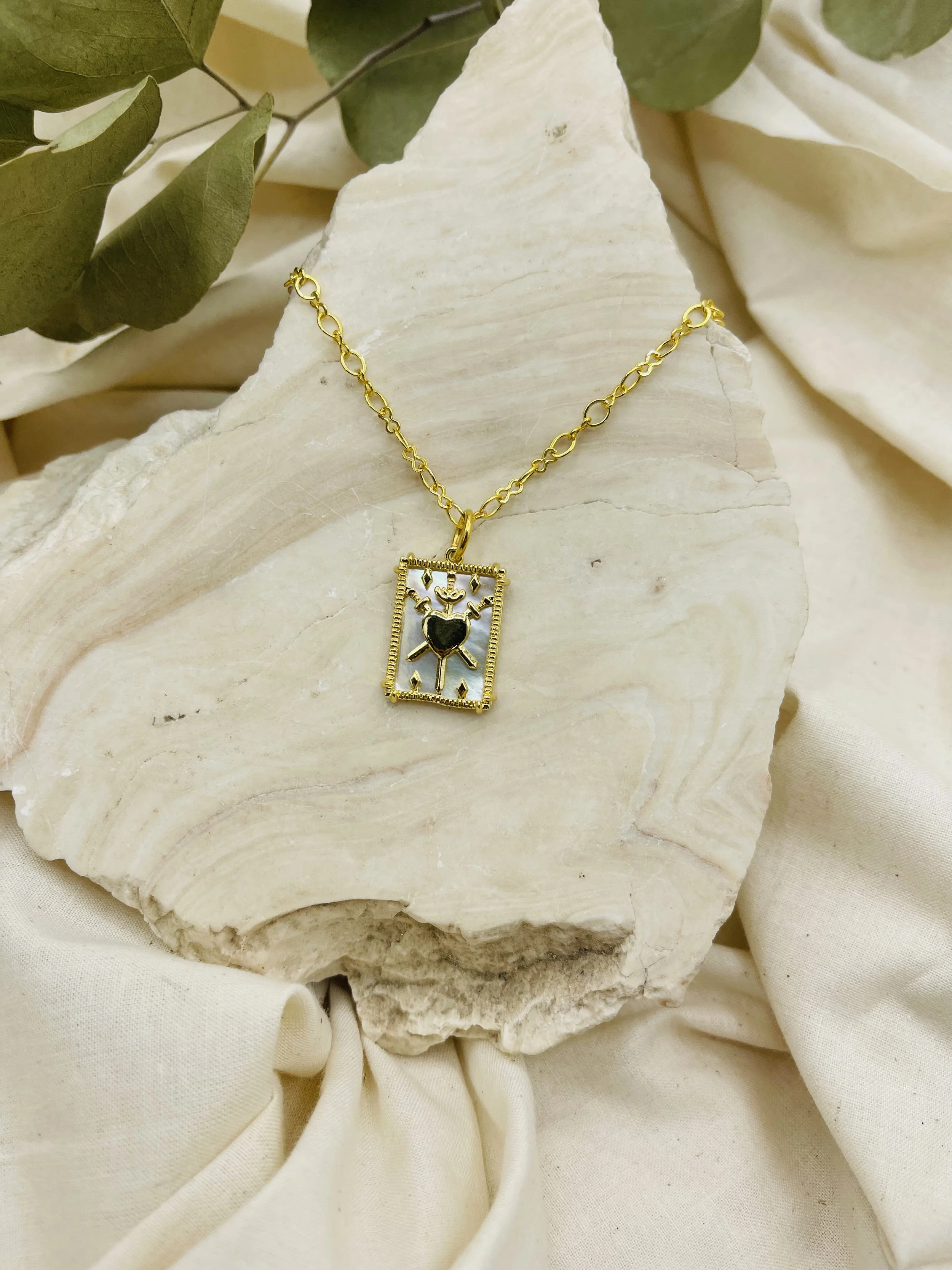 Pearl Tarot Pendant 