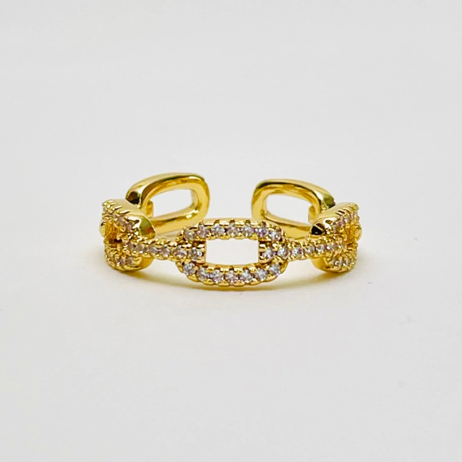 The Cluster Pave Oval Chain Link Ring