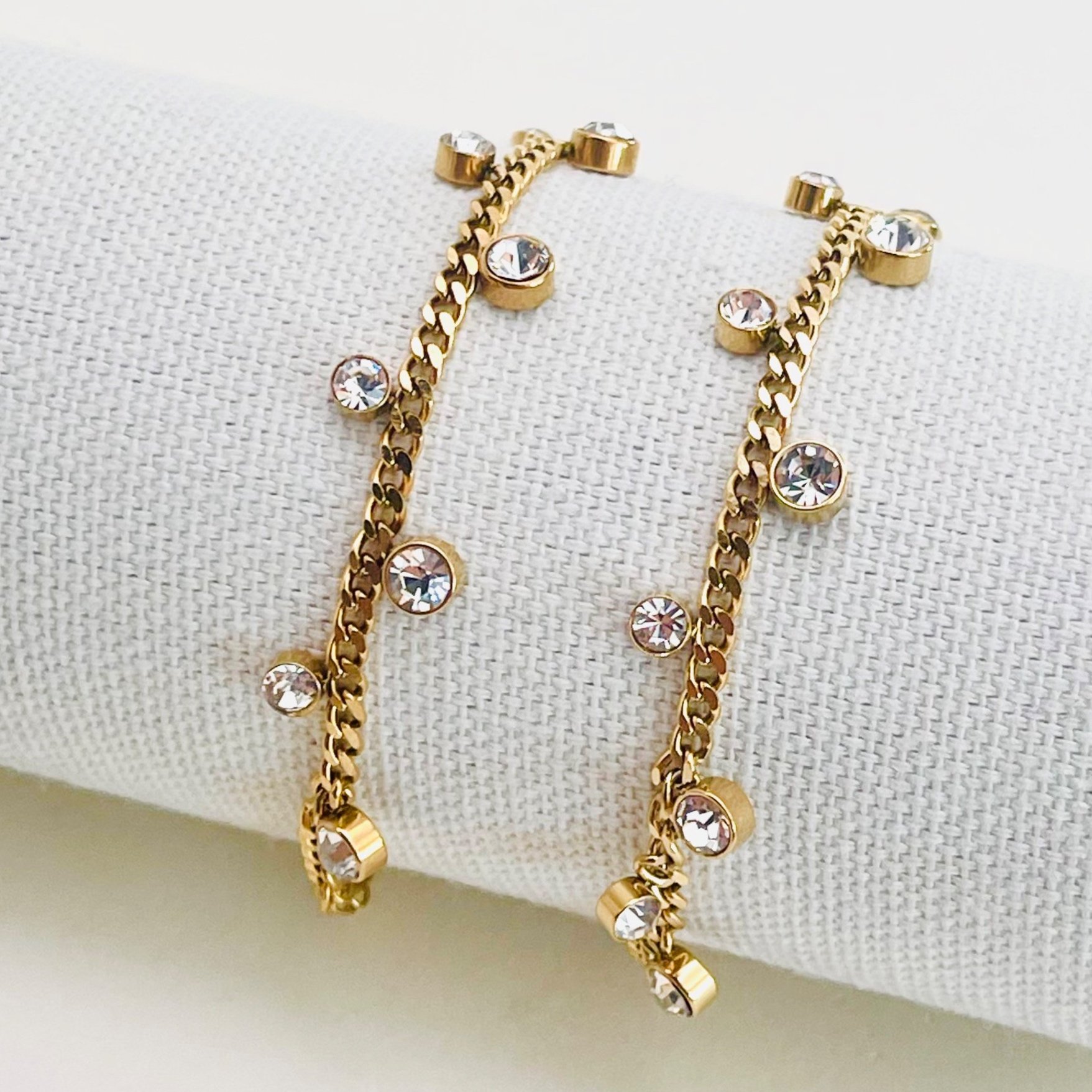 Staggered Crystal Curb Chain Bracelet