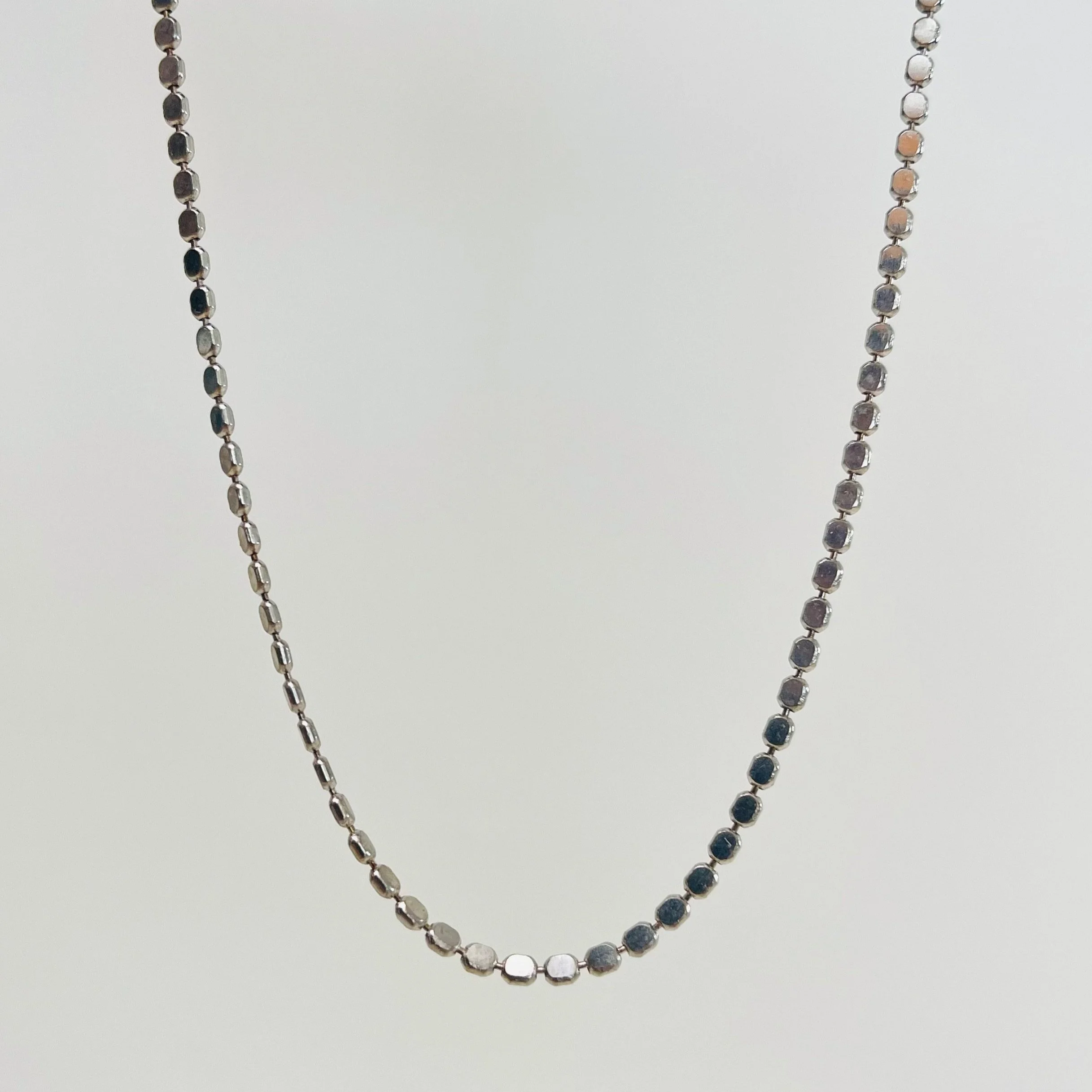 The Faceted Silver Disc Layering Chain