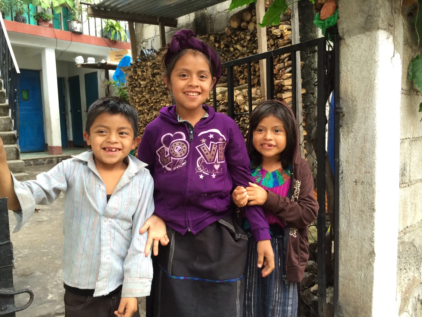 After taking their picture, the kids hounded us until Ken gave them a quet (12 cents). 