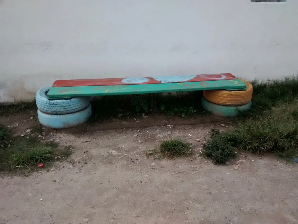 Got extra wood and some old tires, you've got everything you need for a comfy bench.