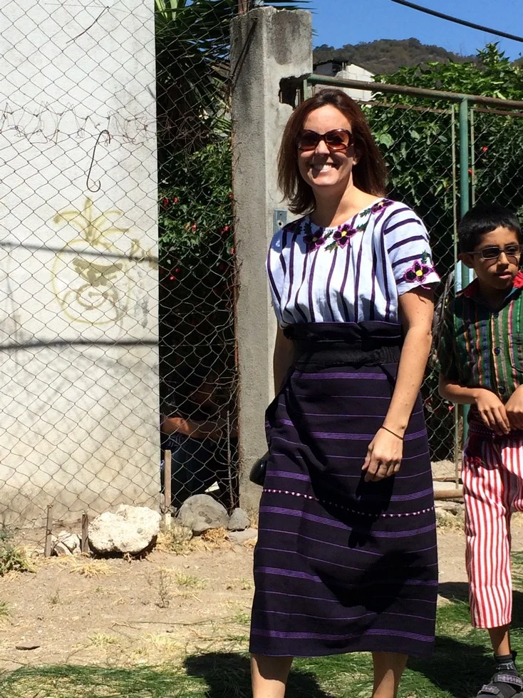 What you can't see is my cell phone and other misc. items tucked under the belt between the skirt and the shirt. I always see women in town with their phones and small wallets tucked into their belts, and I was eager to see how this worked. I'm glad we had the chance to wear traje as I never would have done it without being pushed. It was fun and surprisingly comfortable. 