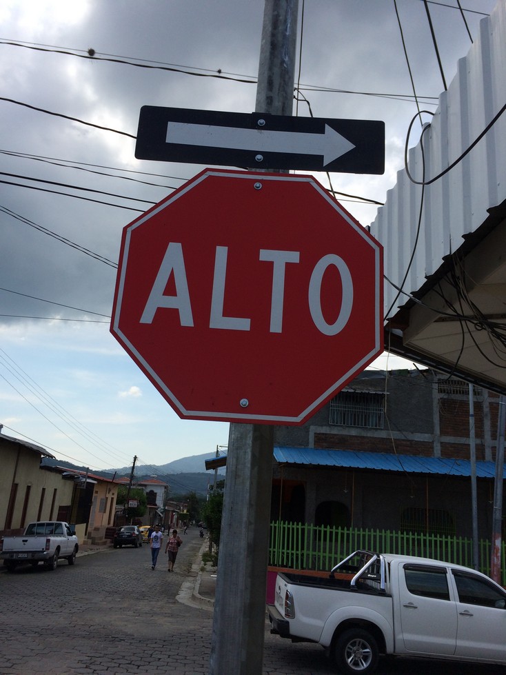 Another easy to read sign, but notice that the arrow telling you which direction to go is on top of the stop sign. The arrow in the previous picture is below the stop sign. 