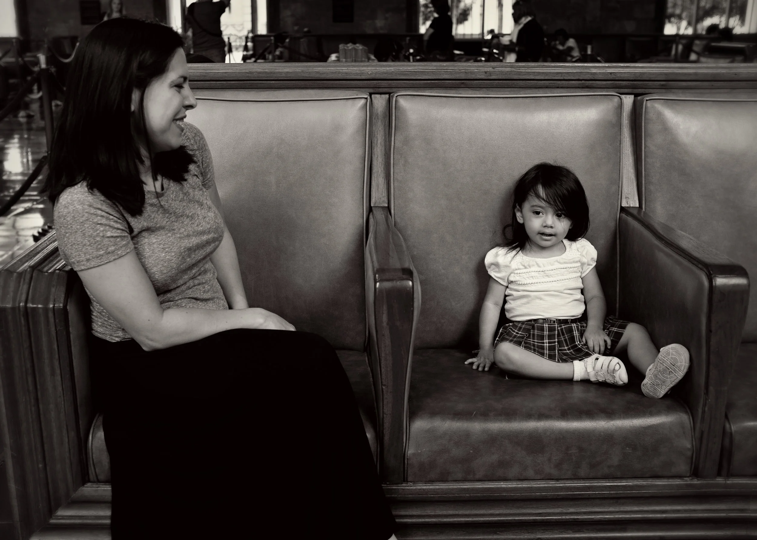 a mother daughter photo session at union station