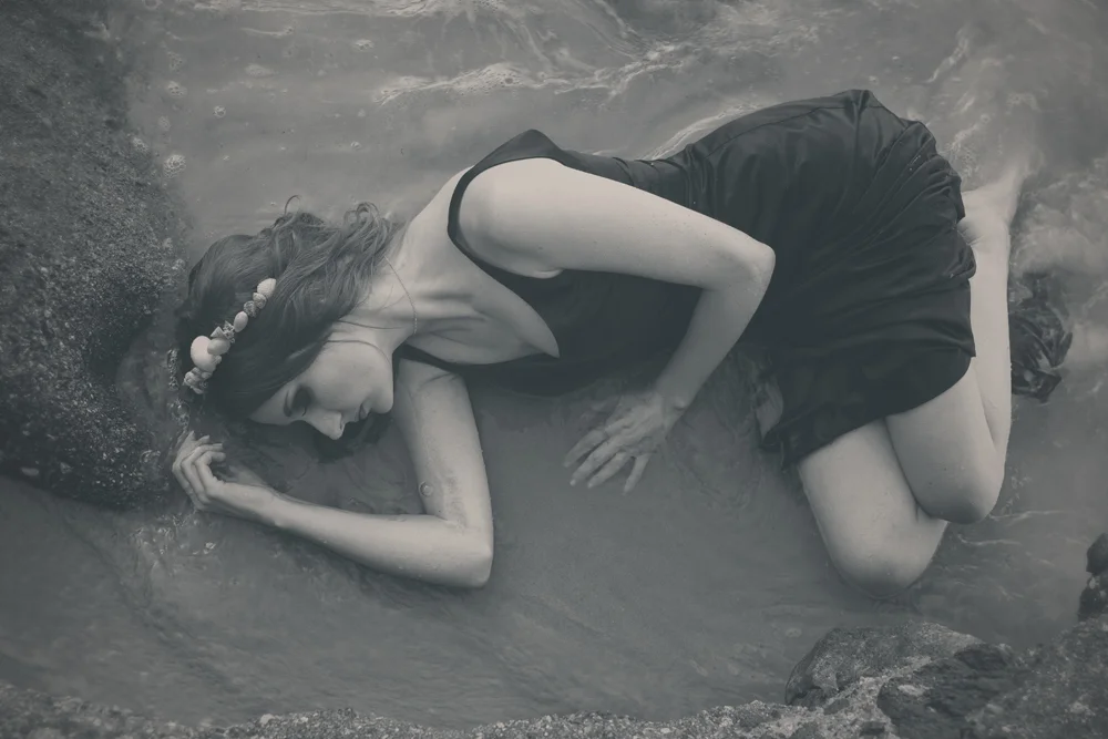 the woman in love with the sea