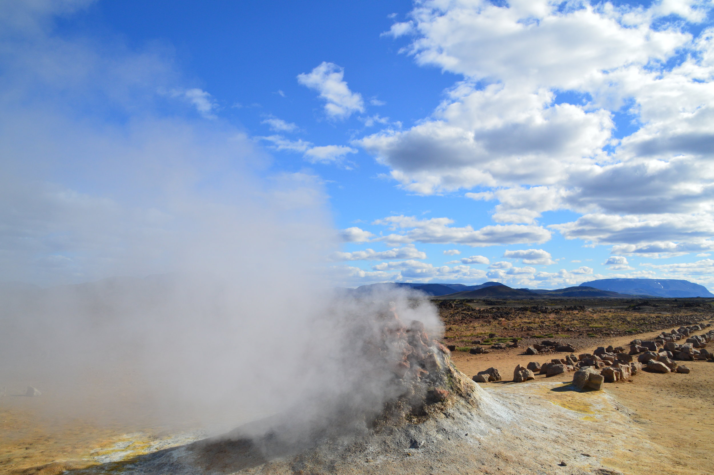 Budget travel Iceland. Planning a trip to Iceland. Backpacking Iceland. Travel planning Iceland.