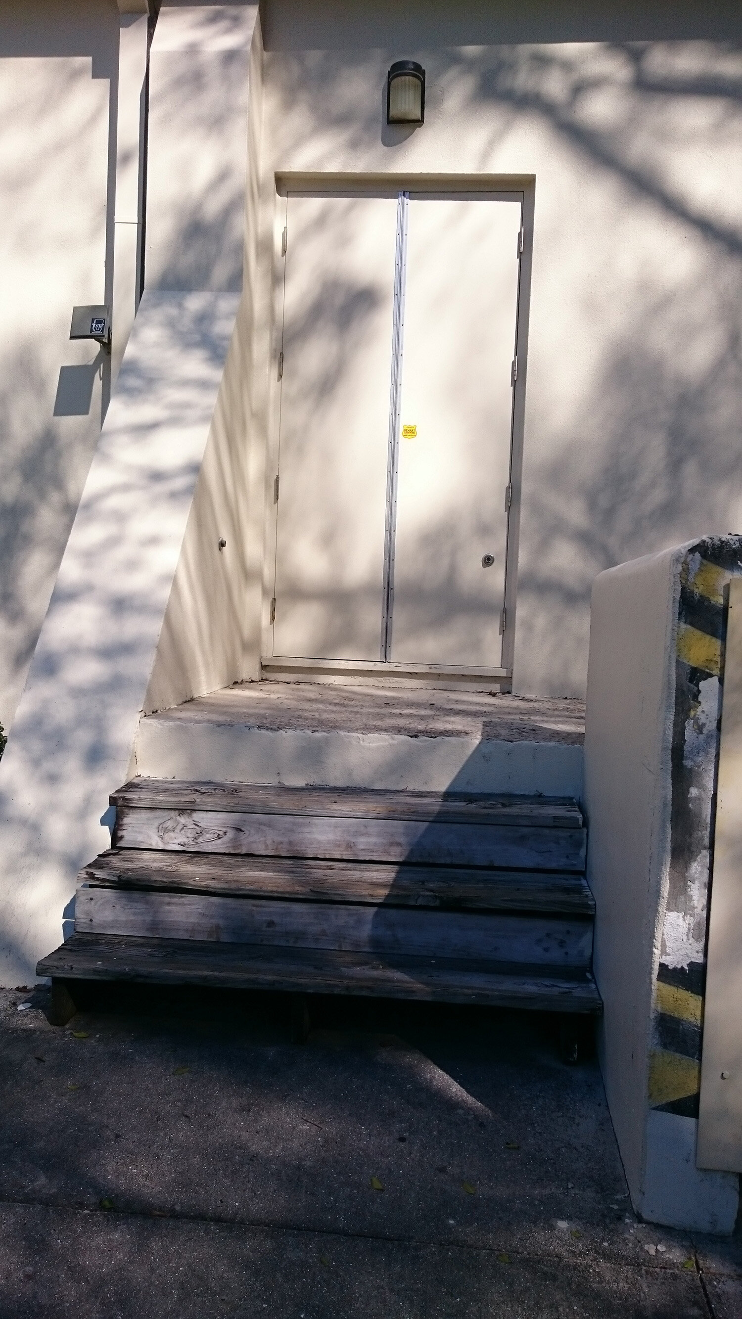 Sarasota Municipal Auditorium Before renovation - steps and entry.jpg