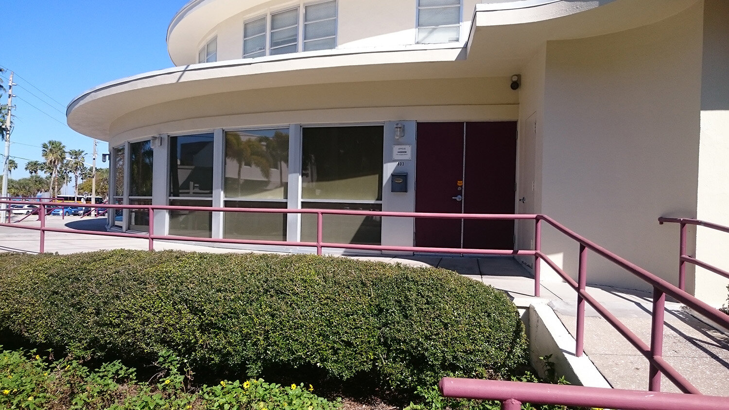 Sarasota Municipal Auditorium Before renovation walkway.jpg