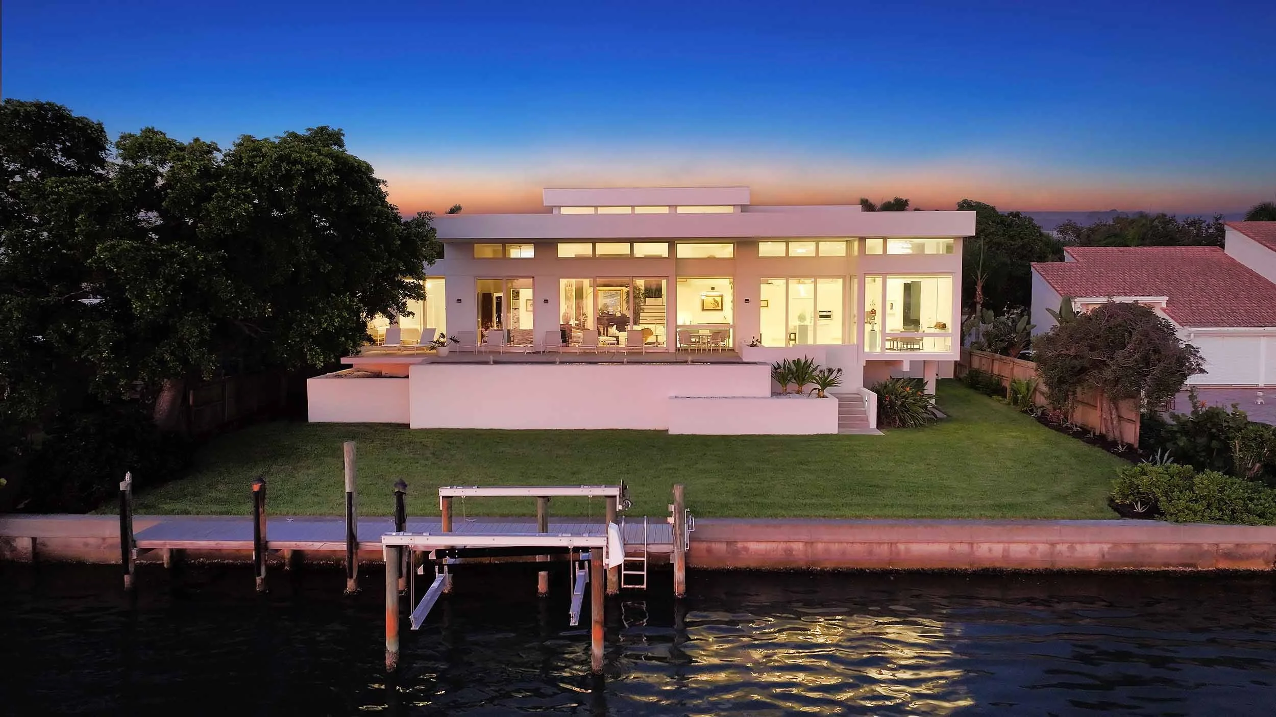 coastal-modern-architecture-sarasota-florida.jpg