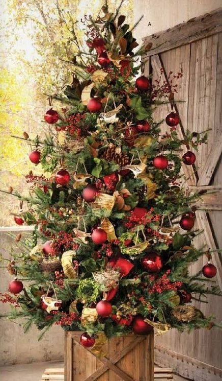 We just couldn't resist sharing one more gorgeous tree! Image via DigsDigs