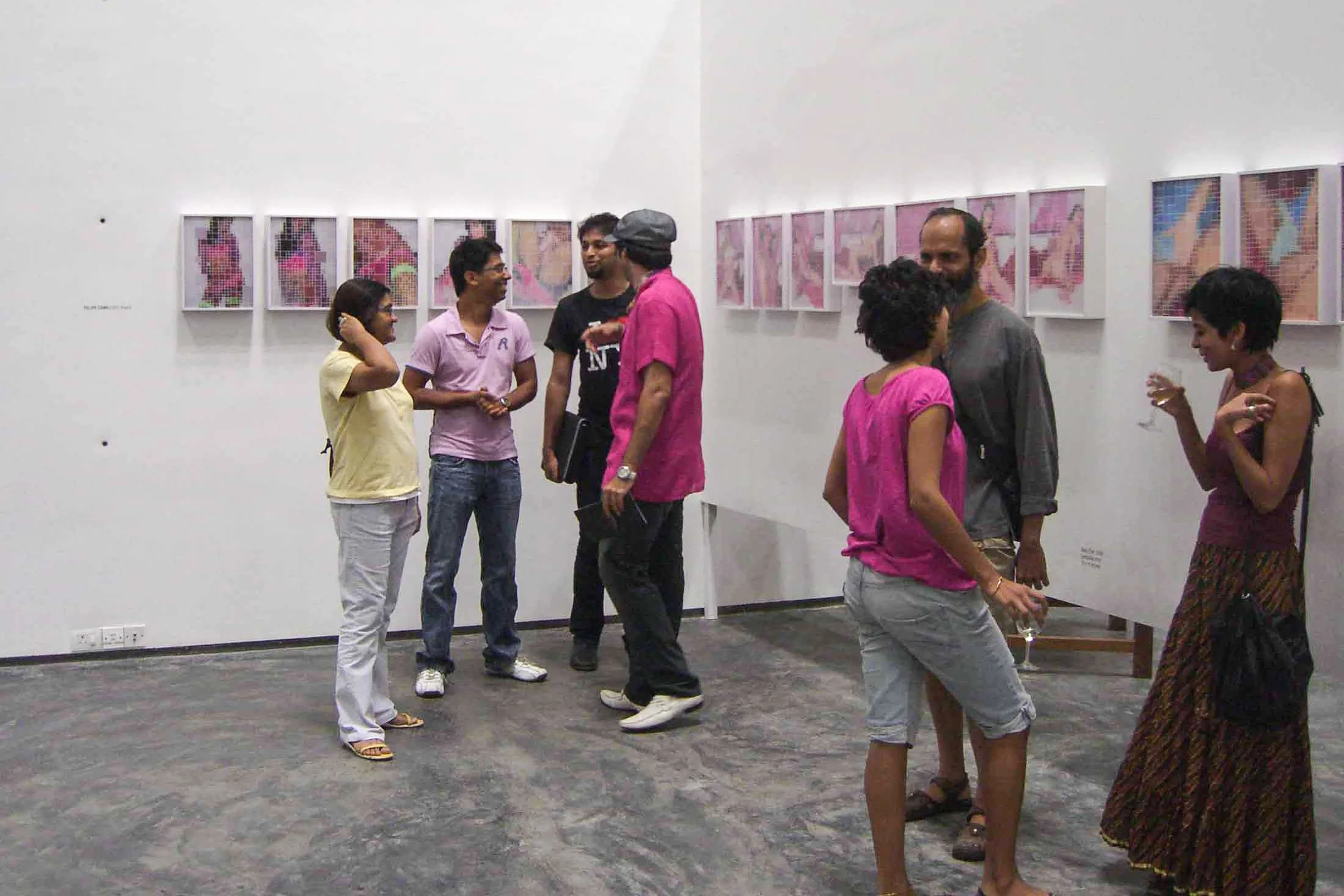 Exposição coletiva loosentiefirst , na Gallery Maskara, em Mumbai, India, 2008.