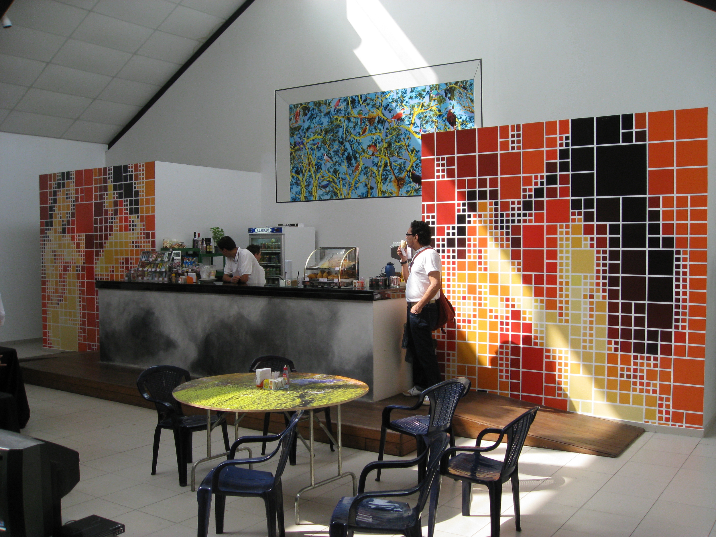 Entorno De (Nos Limites da Arte) . Group show at Funarte, São Paulo, October and November 2009. Coordination by Albano Afonso and Sandra Cinto. Work shown: “Four Resemblant Nudes, Two After Picasso”.