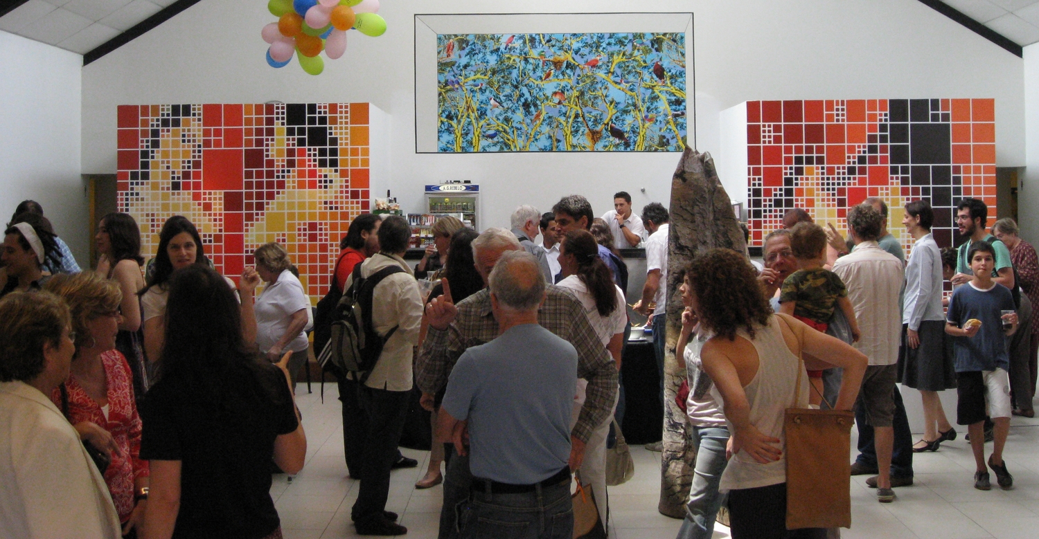 Entorno De (Nos Limites da Arte) . Group show at Funarte, São Paulo, October and November 2009. Coordination by Albano Afonso and Sandra Cinto. Work shown: “Four Resemblant Nudes, Two After Picasso”.