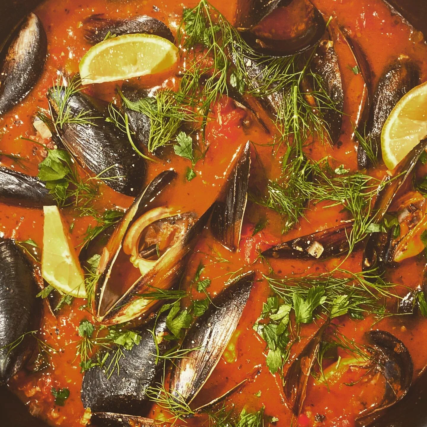 Home cooked mussels mmm. #mussels #musselpot #dinnertime #yumyum