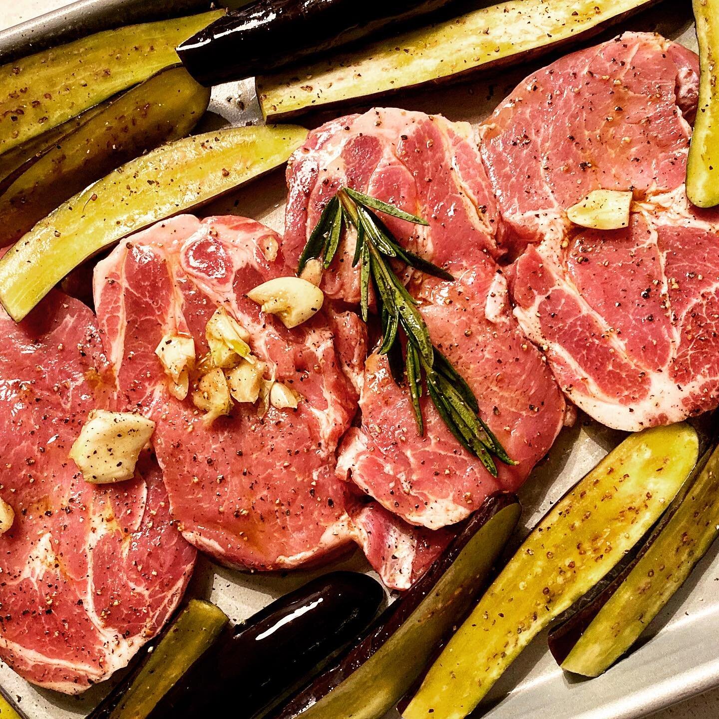 Mmm pork for dinner.
#pork #australianpork #porkonyourfork  #eggplants #bbq #tochar #rosemarypork #rosemarygarlic #rosemary #garlic #dinnerisserved  #dinner