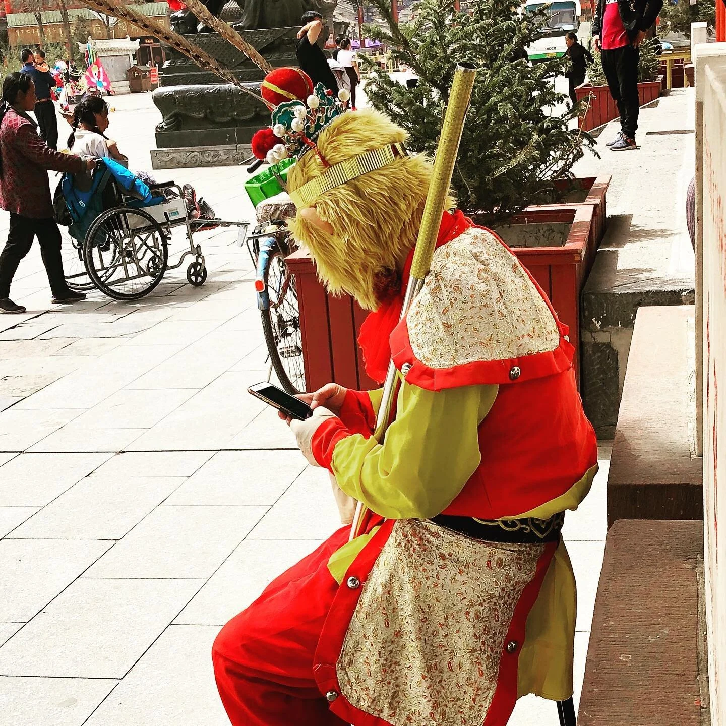 Even monkey magic has to check his Instagram 
#monkeymagic #tripiṭaka #fish #piggy #innermongolia #temple #lol #checkinstagram #instagram