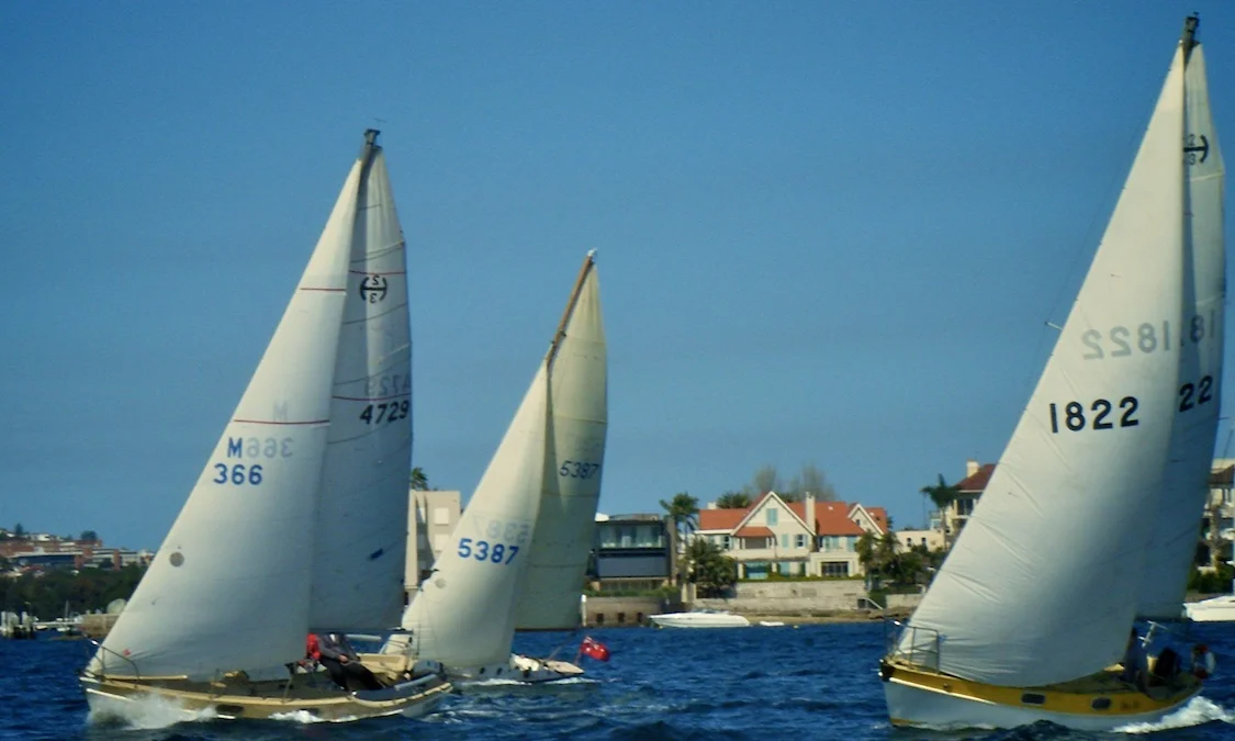 Close racing with Gerry’s Livelihood (366), Don’s Lady Luck (5387), circa 2009.