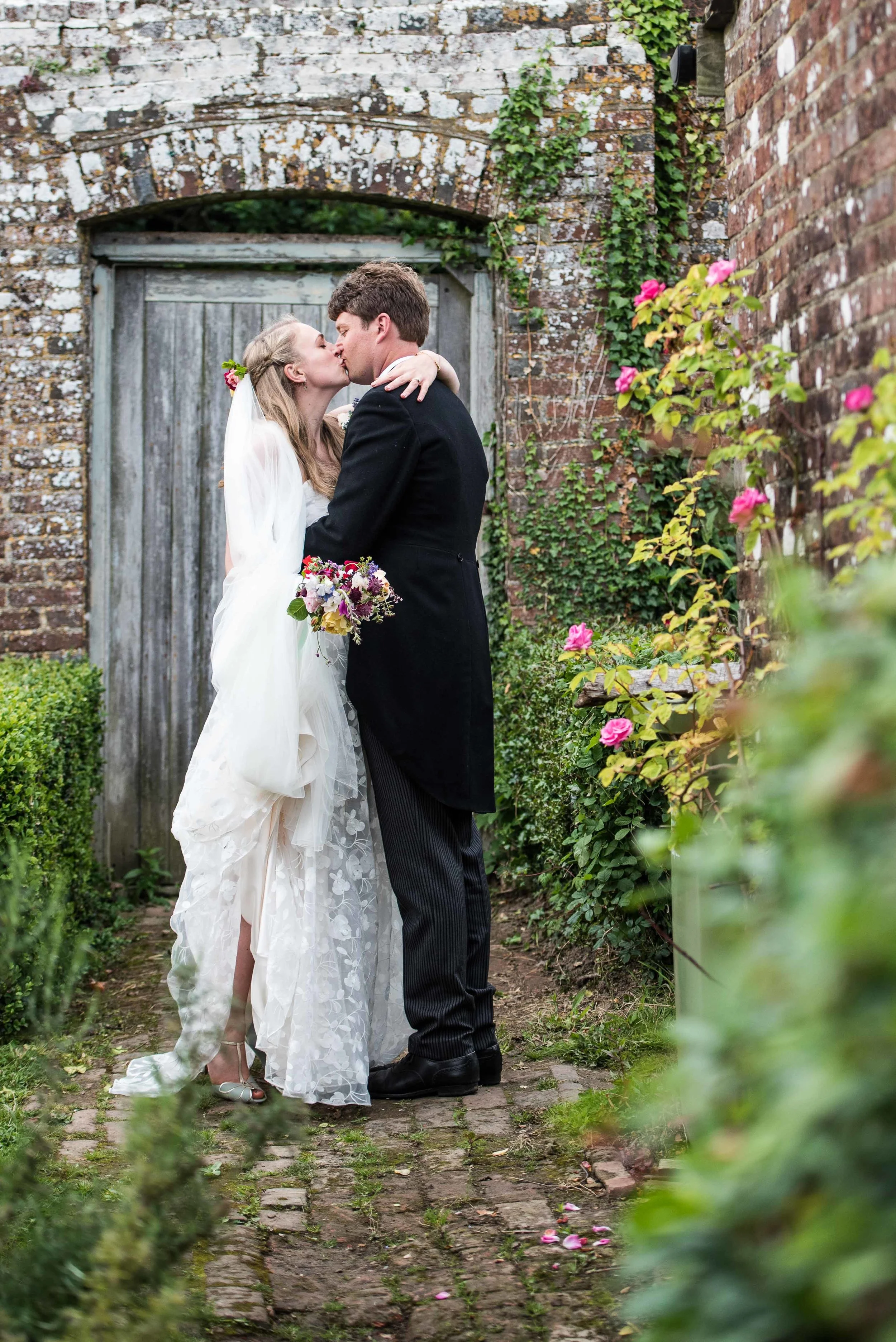   Frances &amp; Luke   Herefordshire Family Farm Wedding 
