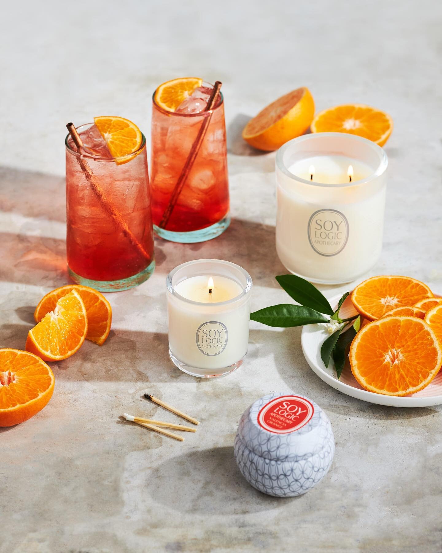 Let&rsquo;s hold on to these last days of summer and have a spritz! Then when the cold weather arrives, light up the Valencia Orange candle from @shopcouturebrands and revisit the warmer times 🍊