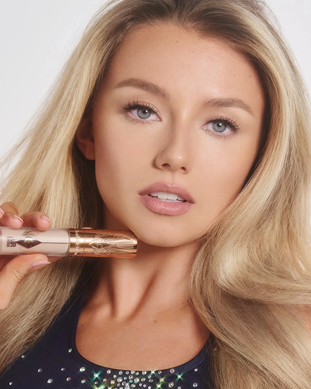 251007_DCC_Concealer__MA_2212_DCC_concealer_stills_4__1080x1350.jpg