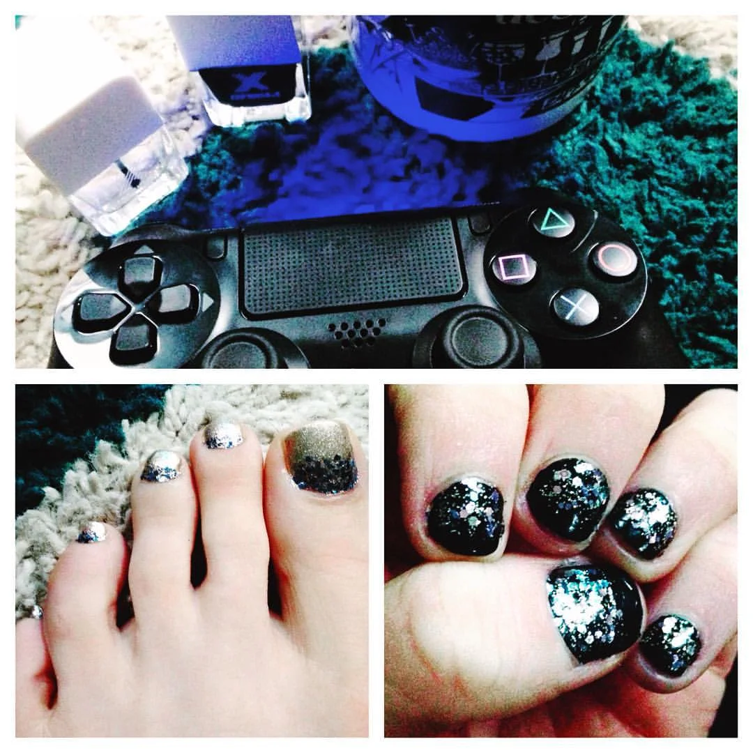 vacation priorities 🎮💅🏼☕️