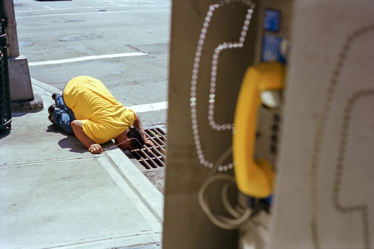 timelightbox:

Photograph by Todd Gross
Never having worked before as a professional photographer, Todd Gross, a Queens-native, wanders the streets of New York City capturing the humor and darkness that coexists on every block.