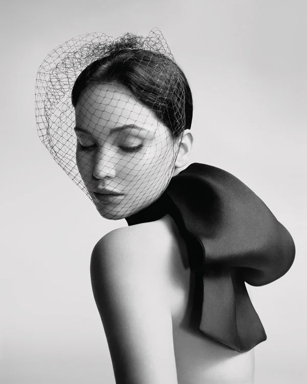 tomandlorenzo:

Jennifer Lawrence ‘Miss Dior’ Ad Campaign. 

Something looks as if it&rsquo;s missing&hellip;