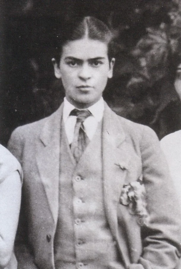 redguitarrr:

Frida Kahlo in men’s clothing, 1926 (Photo by Guillermo Kahlo)