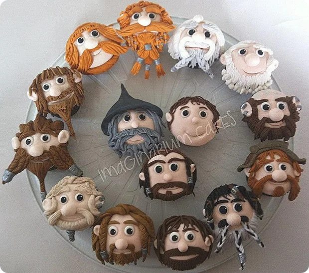 4mymemories2:

The World’s Greatest Hobbit Cupcakes (via Imaginarium Cakes)