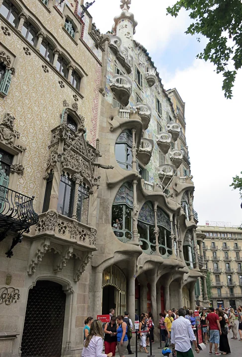 victimeyes:

casa dels ossos - barcelona