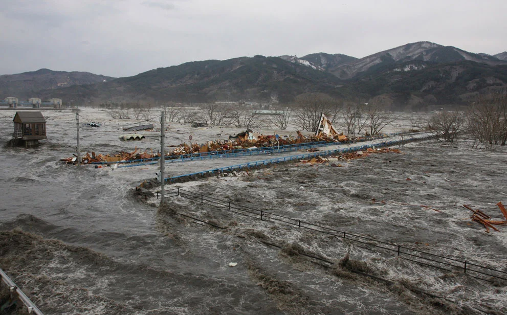 An amazing example of photojournalism: 20 exact before-and-after shots of Japan from last year to this year 