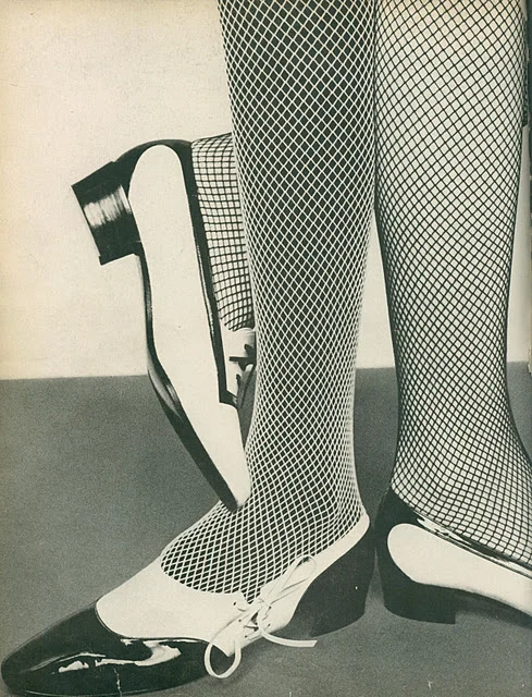 hollyhocksandtulips:

Harper’s Bazaar, 1966