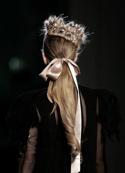 psycic:

Jean Paul Gaultier Fall 2007 couture.