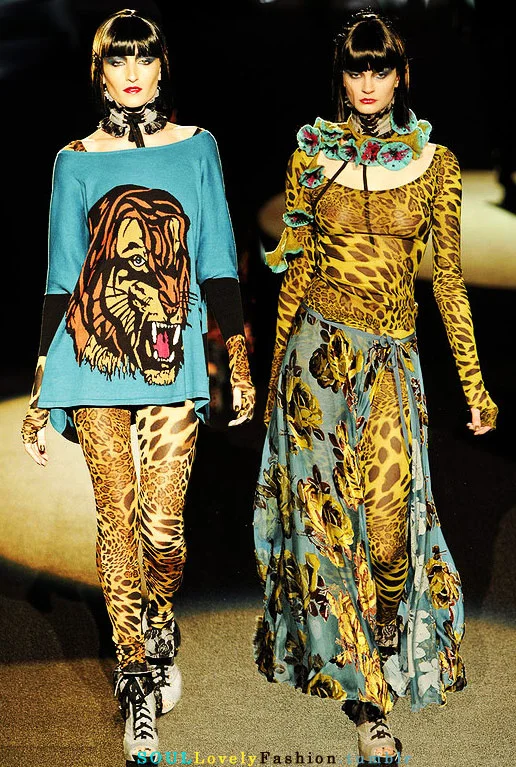 soullovelyfashion:

Betsey  Johnson Fall-Winter 2011.
Click if you would like to see the Original Photos.
Photo  Edit by: River Sun  (SOUL Lovely Fashion).