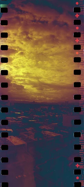 lldn:

Sprocket Redscale 4 on Flickr.