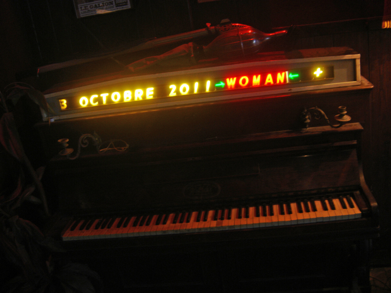 Photo0138_Lorient_WOMANpiano.jpg