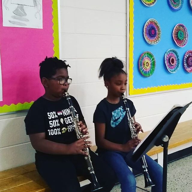 These two are preparing for their recital today. We can't wait to hear them play! #musicworks #elsistemainspired #woodwinds #practicemakesperfect #clarinet #workingtogether