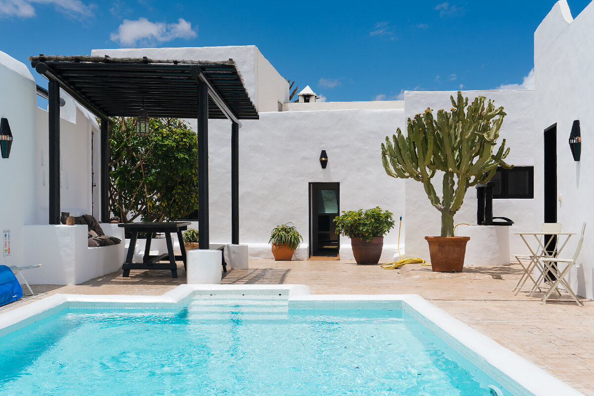 luxury_villa_for_rent_lanzarote_spain_019.jpg