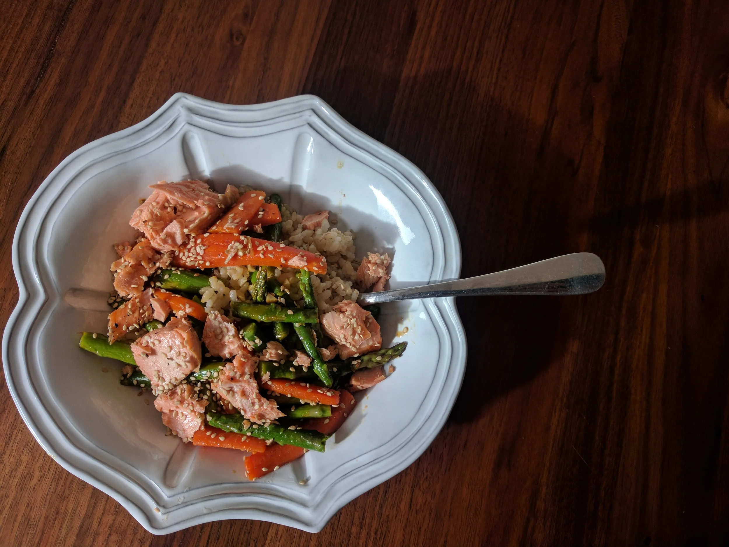 Salmon with Asparagus, Carrots, and Brown Rice