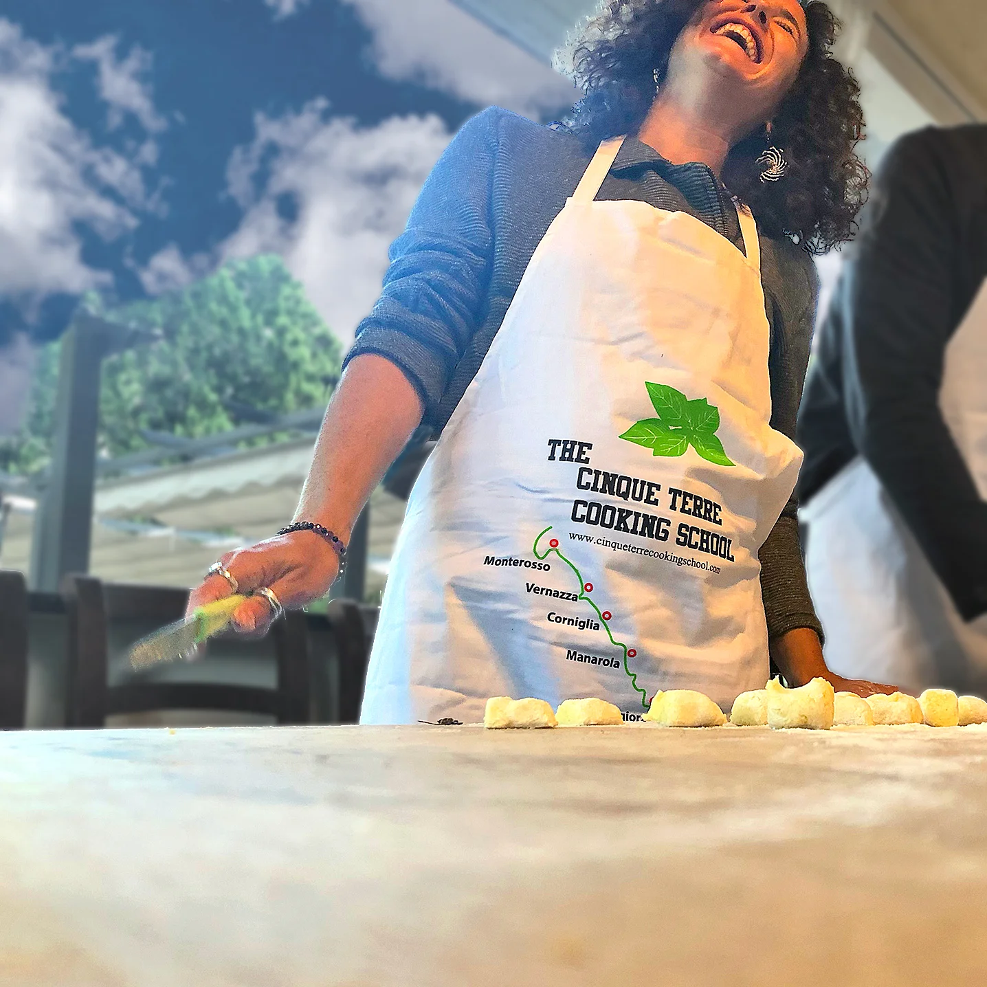 2018-ITALY_cinque-terre_monterossa_pesto_dana_laughing-.jpg