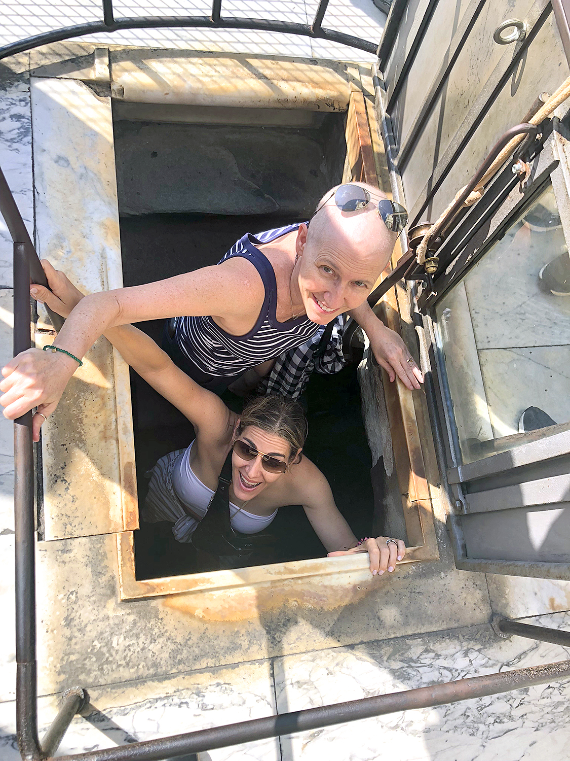 2018 ITALY_firenze_duomo steps_sara lisa_hatch.jpg