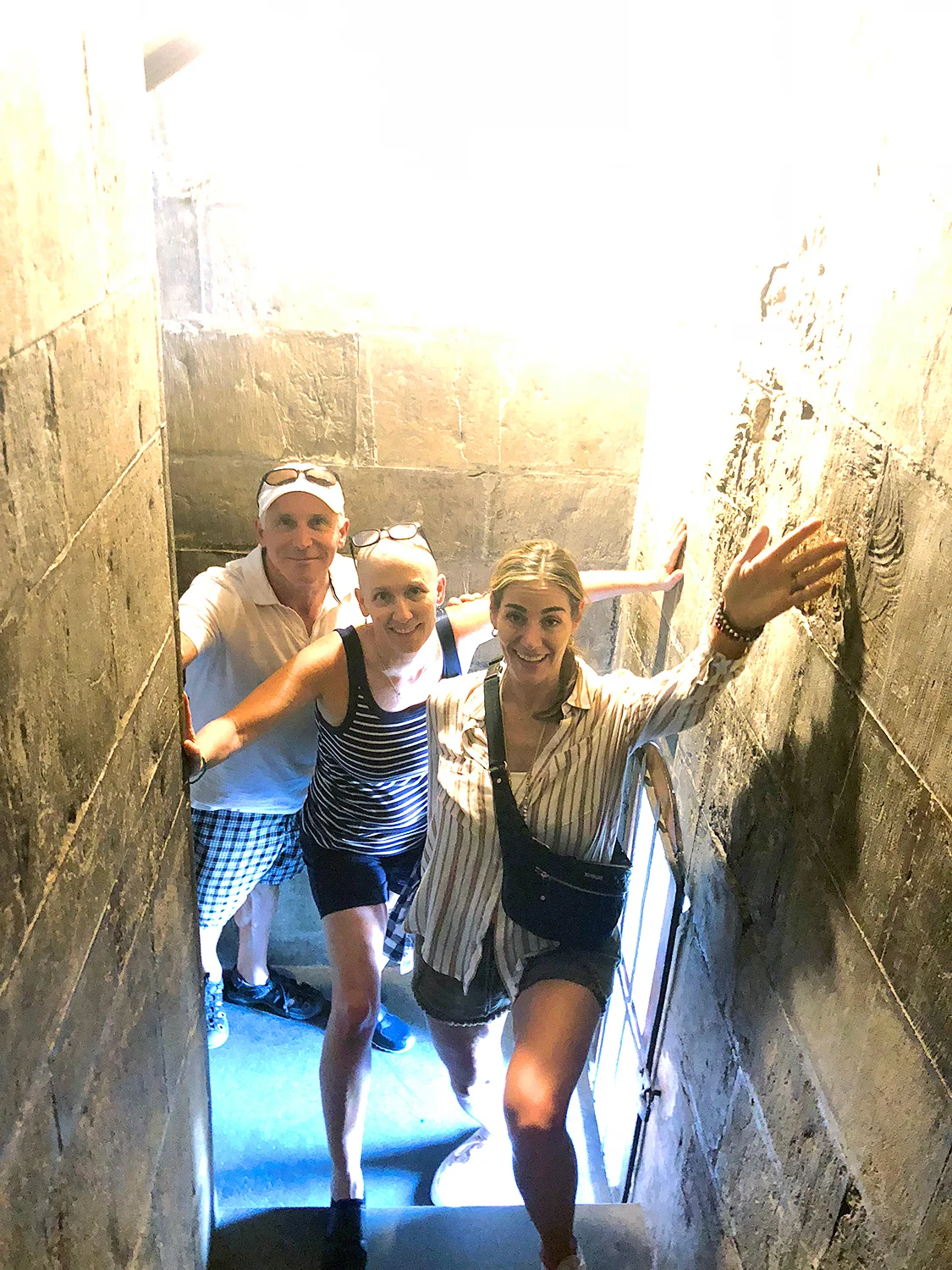 2018-ITALY_firenze_duomo-steps_lisa_sara_dave.jpg
