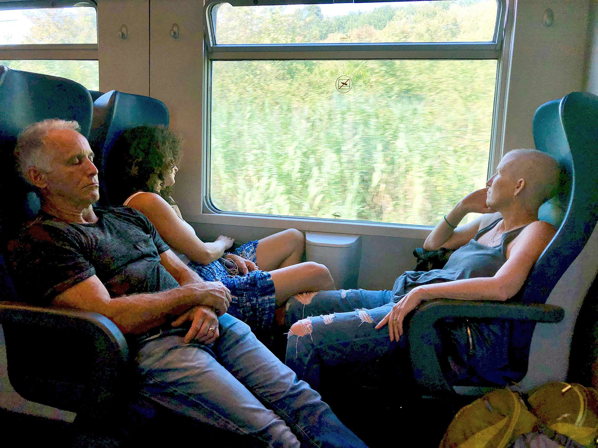 2018 ITALY_firenze_dave_sara_dana_train ride to CT.jpg