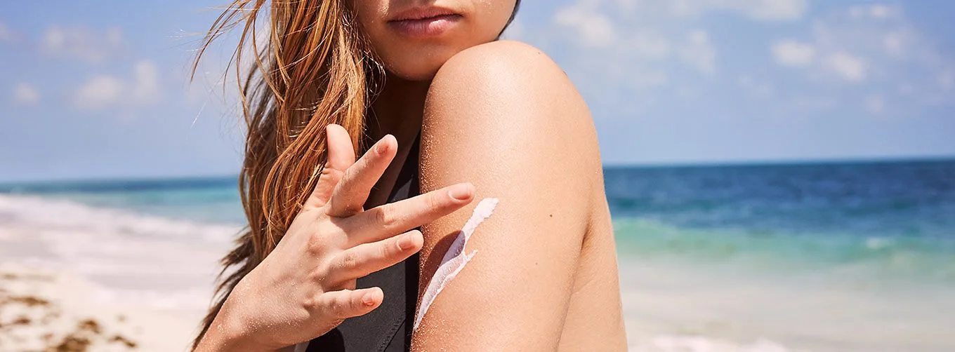 We all know we need to wear sunscreen when the sun is beaming down, but what about when it’s the colder months, do we need sunscreen then? Of course we do! Protecting your skin from the sun should be a year-round affair, whether you’re taking a stroll in November or having a picnic in July, sunscreen is your friend. What is sunscreen for?