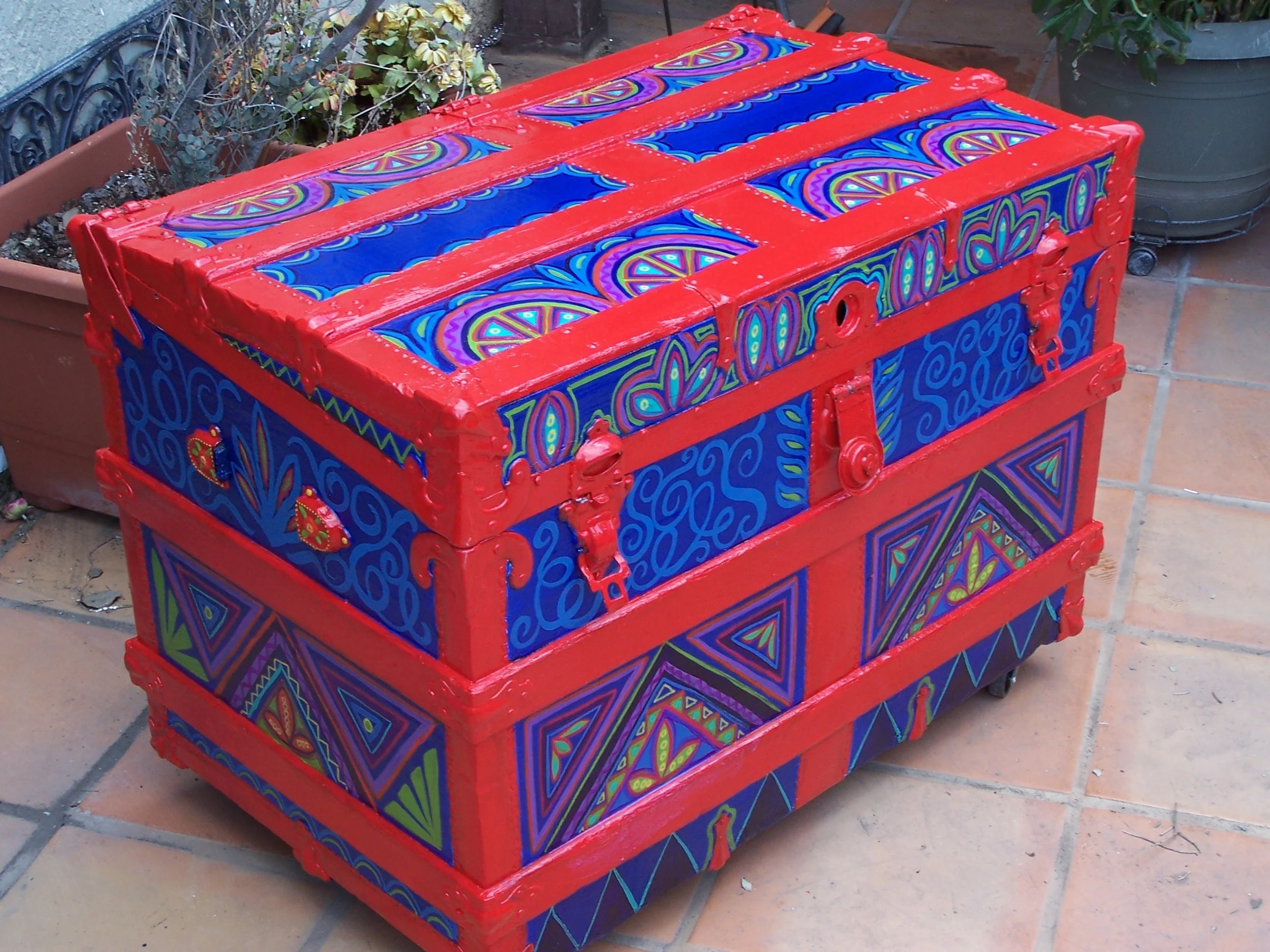 Antique trunk with a new life...