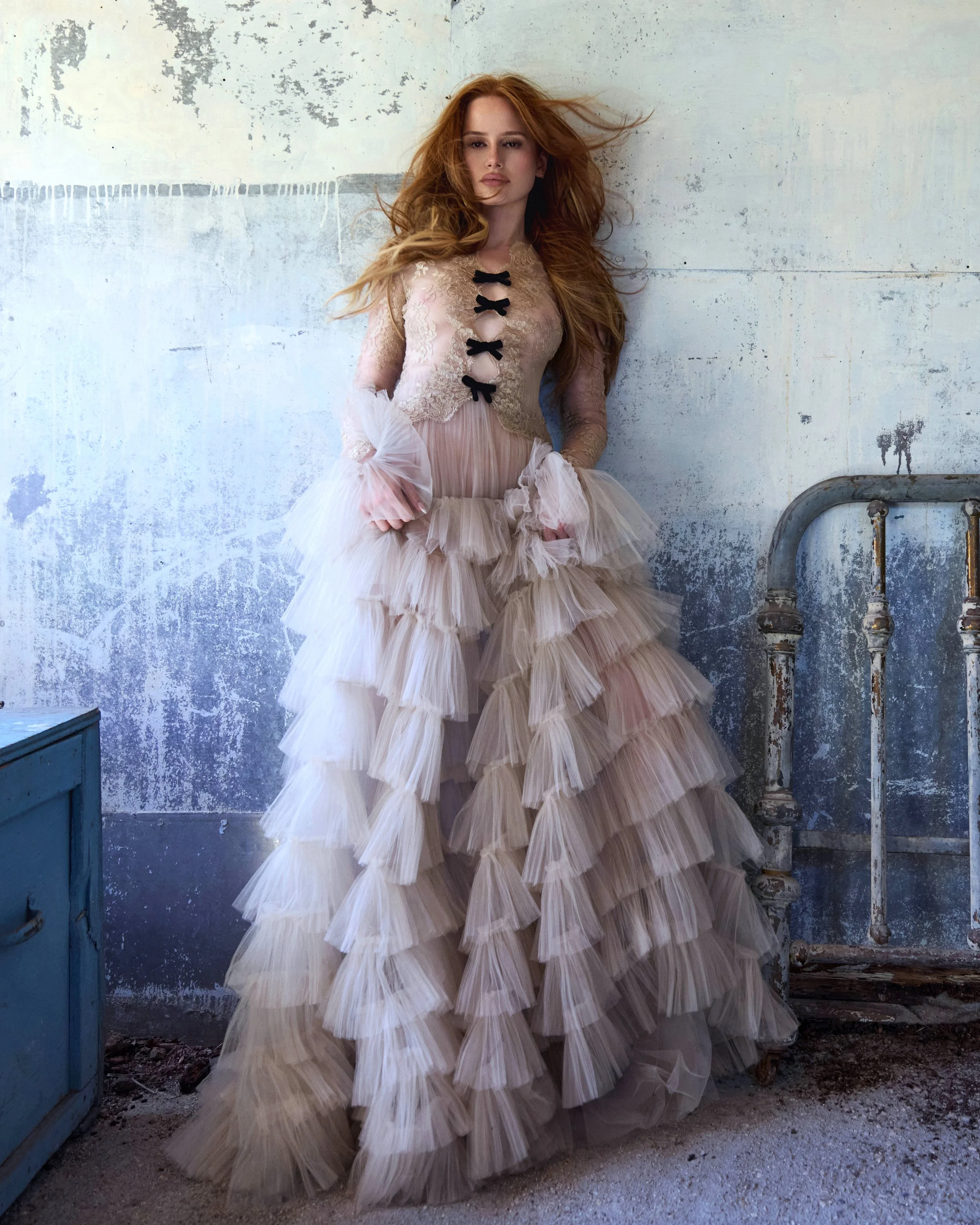 MadelainePetsch_Grazia_13.jpg