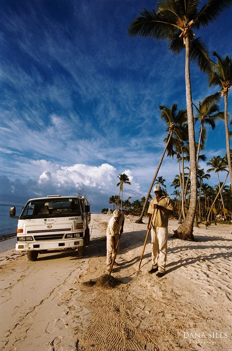 Dominican Republic: Beach Cleaners II