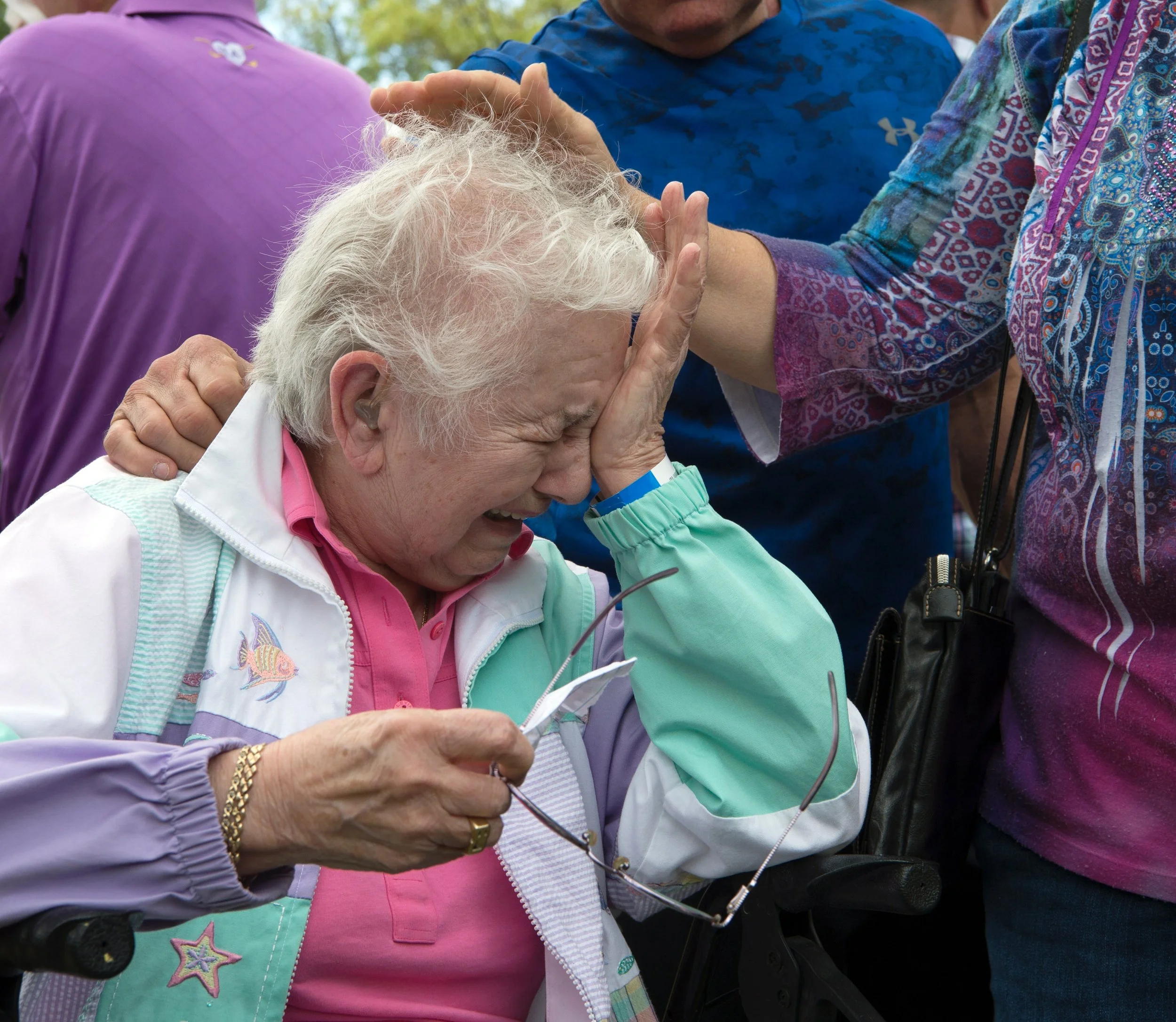 Emotional embrace between attendees during the 21 Heroes Memorial event.