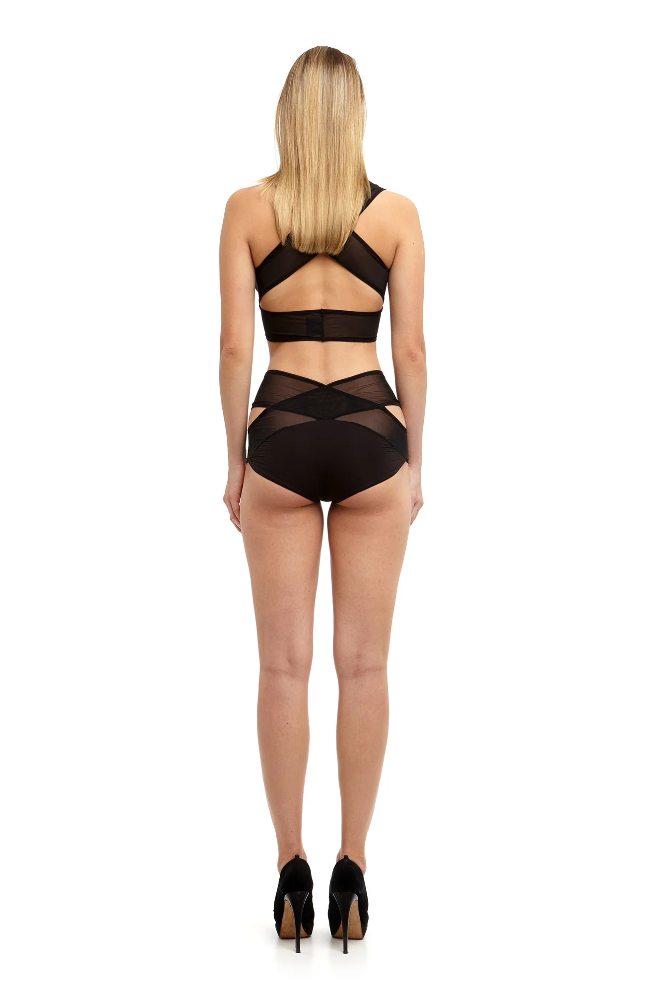 Jung_Bra_Brief-bk_web.jpg